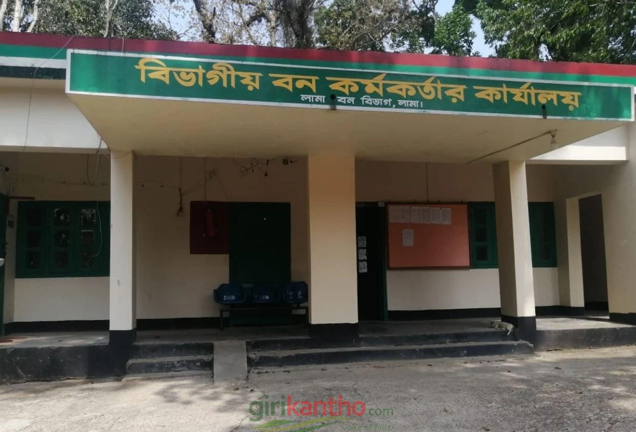 লামায় মামলার ভয় দেখিয়ে বন কর্মকর্তা ও ব্যবসায়ীদের ব্ল্যাকমেই...